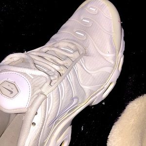 WHITE NIKE AIR TNS